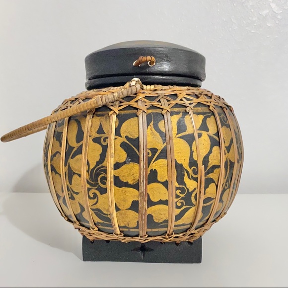 Vintage Hand Made Asian Basket with handle and lid - Picture 9 of 13